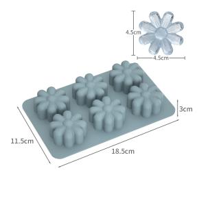 Elegant and lightweight ice tray with 6 flower-shaped cavities, makes 4.5 cm ice cubes, ideal for home bars and iced coffee